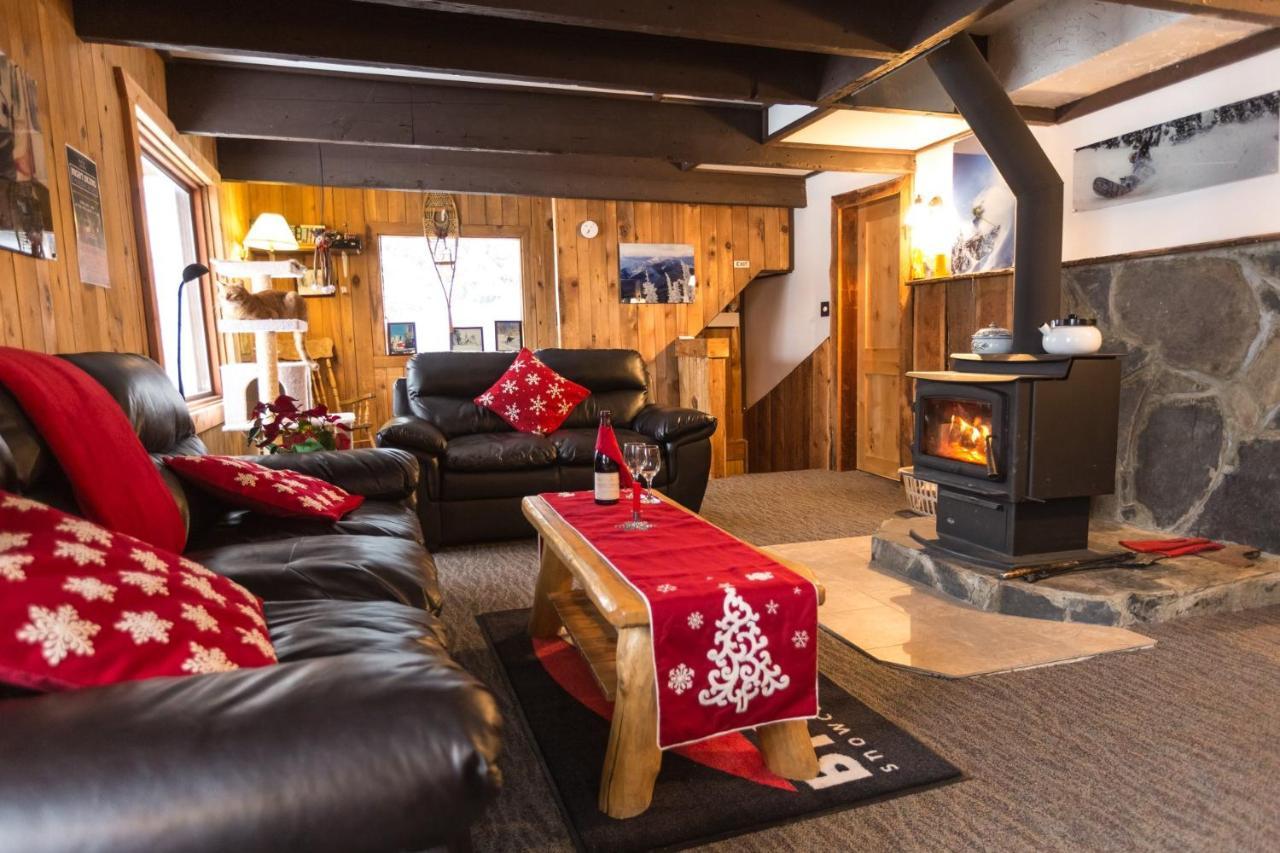 Red Shutter Inn Rossland Bagian luar foto