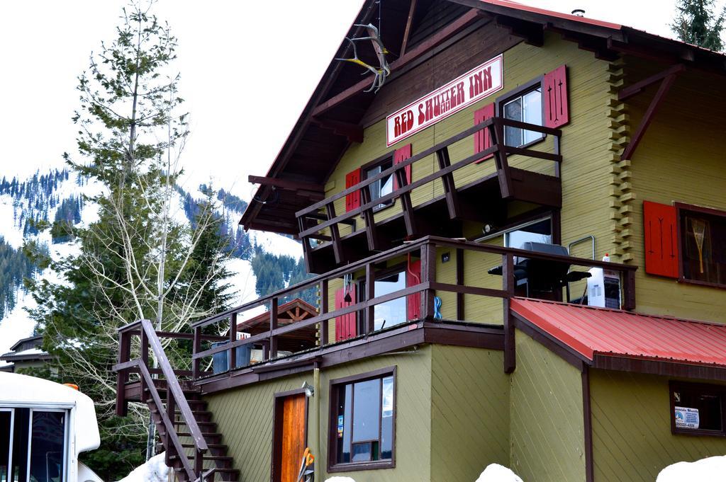 Red Shutter Inn Rossland Bagian luar foto