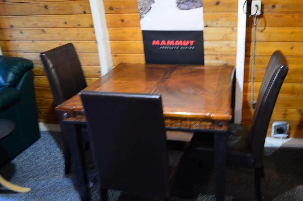 Red Shutter Inn Rossland Bagian luar foto